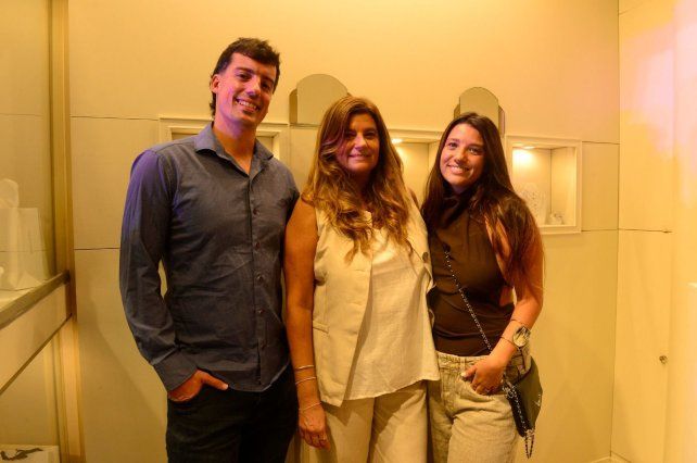 Bruno y María Castagno junto a su madre