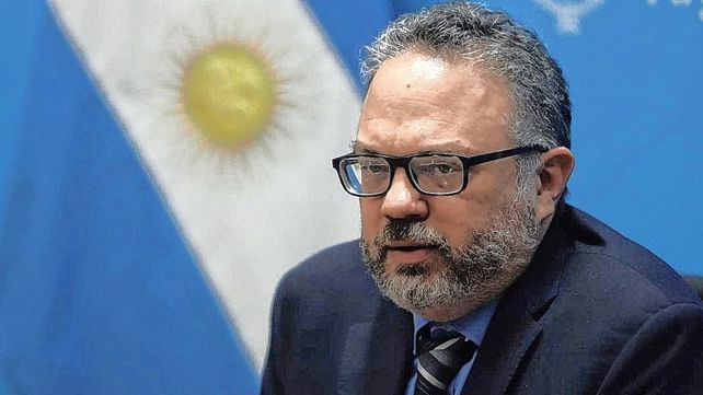 El ex ministro Matías Kulfas denunció corrupción del gobierno en la licitación de la compra de los caños de un gasoducto.