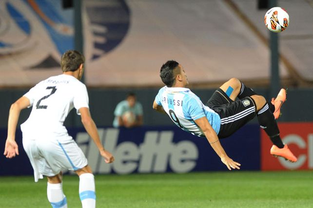El Sub 17, con dos jugadores menos, empató sobre el final con Uruguay