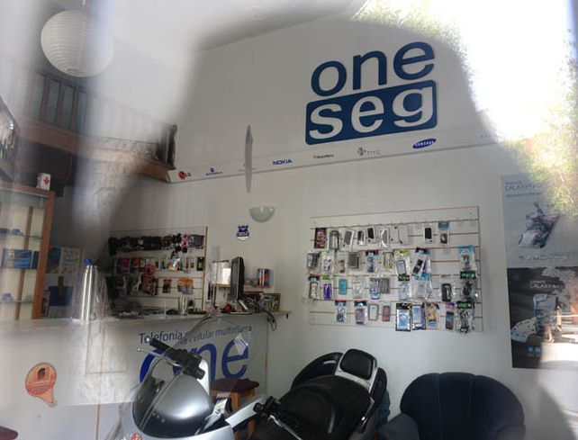 Una pareja asaltó un local de celulares, pero el GPS de uno de los aparatos la entregó a la policía