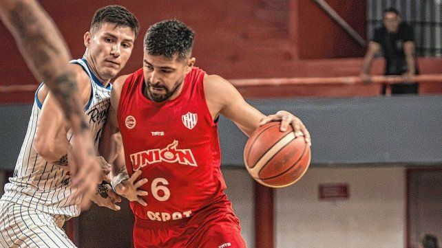 Unión perdió como local ante Regatas Corrientes.