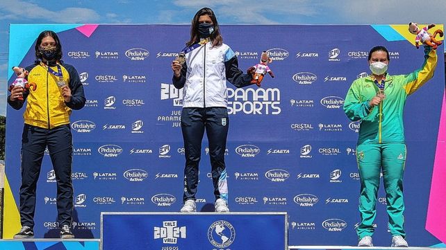 La bahiense Agustina Cavalli se subió a lo más alto del podio en BMX y se quedó con la medalla de oro.