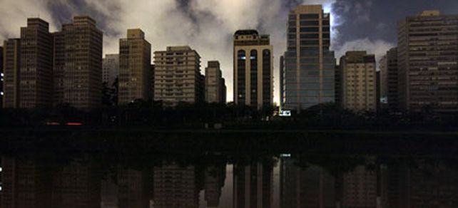 Brasil atribuye a una tormenta el apag&oacute;n que afect&oacute; a 18 estados