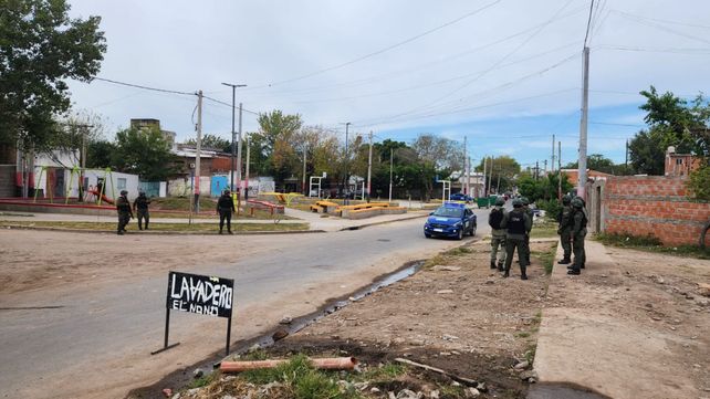 Personal de Gendarmería Nacional detuvo a dos personas por una balacera contra una vivienda de Chacabuco al 3500.