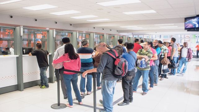 Antigüedad. Hacer filas interminables ya no es admitido por los clientes