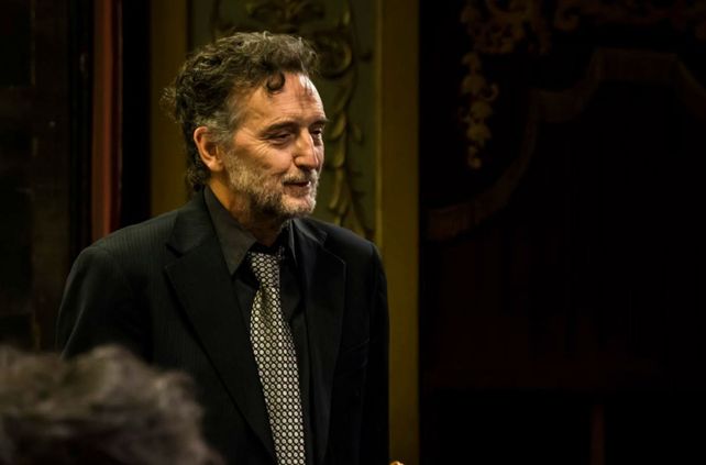 Director. Ferguson estaba a cargo de la orquesta del Teatro Libertador.