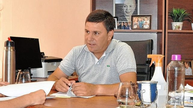 En Maciá, un hombre atacó el intendente en su despacho