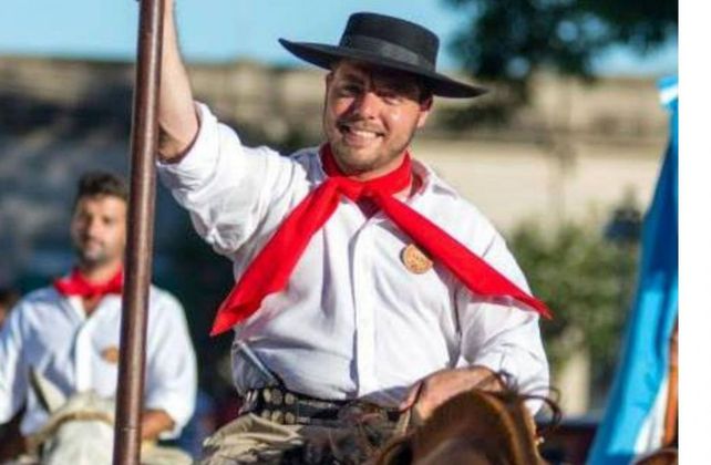 Leonardo Roberto Airaldi en su época de dirigente de la Sociedad Rural (SRA) de Diamante en una fiesta tradicionalista.