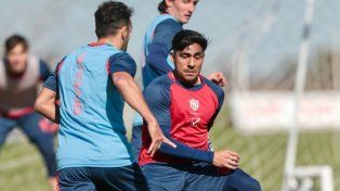 Unión volvió a los entrenamientos con dos preocupaciones y la mira en Huracán