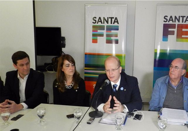 El ministro de la Producción presidió la reunión de la cartera a su cargo durante la cual se analizó el impacto de la emergencia hídrica en la provincia.