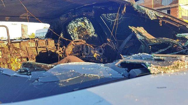 Auto quemado sobre calle Iturraspe