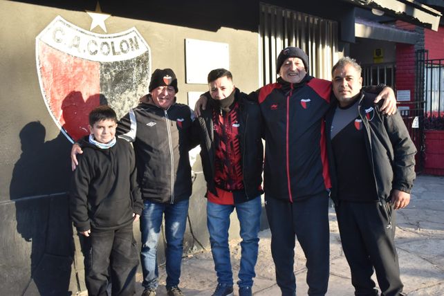 Todo el color de los hinchas de Colón, que coparon el Brigadier López
