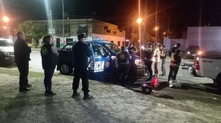 Asesinato en la noche del lunes en la zona sur de Rosario 44 casino Dos policías acusados de extorsionar a un narco con pedido de captura