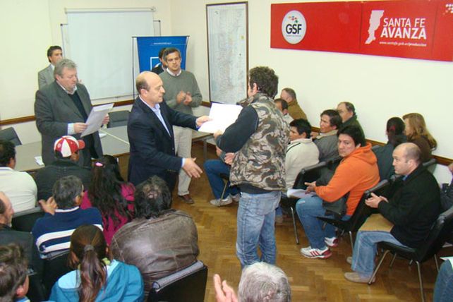 Se entregaron 45 nuevos créditos a pequeños productores santafesinos