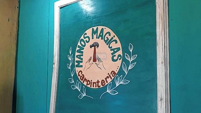 Taller. Junto a su hija realizó el cuadro que le da nombre a su emprendiemiento: Manos Mágicas.