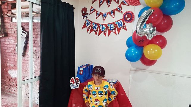 Paraná. El traje que hoy estrena Valentino (de una tela especial) es de Spiderman.&nbsp;
