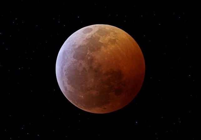 La Luna se juntará con Saturno y se podrá ver en todo el país