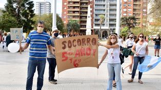 Padres de los chicos de los últimos años de la secundaria pidieron porque vuelvan a las aulas.&nbsp;