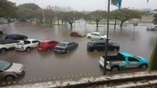 Asisten a familias damnificadas por la lluvia