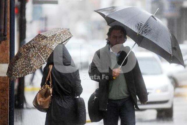 Viernes gris: lluvia y alerta meteorológico por tormentas intensas en toda la región