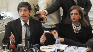 El gobierno anunció que prefectos cobrarán como el mes pasado pero sigue la protesta