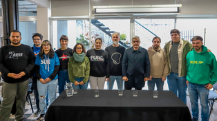 Gremios, centros de estudiantes, el rector de la UNR y representantes de las federaciones universitarias de Rosario y de Argentina, juntos por la Ley de Financiamiento Universitario.