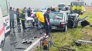 Una mujer y su hijita mueren en un choque múltiple en la ruta 33