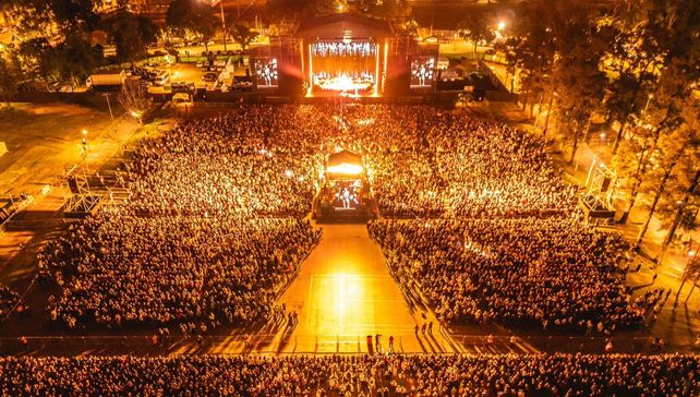 Catorce mil personas llenaron el predio de la Ex Rural para ser parte de la gira 