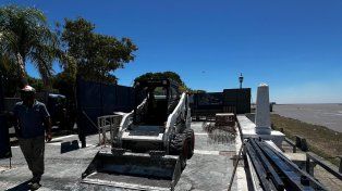 Comenzaron los trabajos de mantenimiento en la Costanera Oeste de la ciudad de Santa Fe.