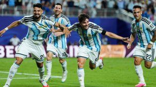 El Flaco López asistió a Julián Álvarez para desatar la locura argentina en Kansas City.