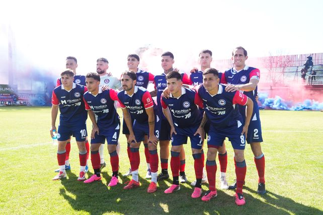 El once que goleó al Salaíto. El equipo de Sialle fue el gran ganador en el clásico ante Argentino. La expulsión del colombiano Correa a los 24’ dejó al Albo con diez y el Charrúa aprovechó para quedarse con la victoria.