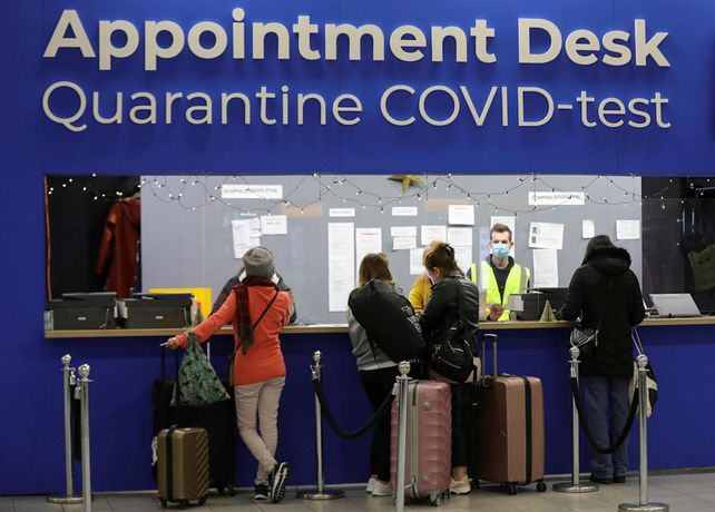Coronavirus: la variante Ómicron atraviesa continentes y más países adoptan restricciones