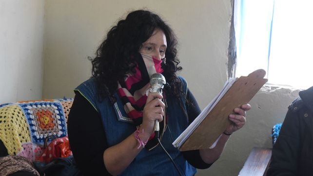 La docente Cintia P&eacute;rez es una de las conductoras del ciclo radial.