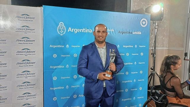 Bruno Motroni y nuevo Olimpia por su labor dentro del sóftbol.