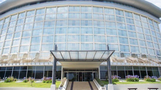 Howard Johnson y Casino Mayorazgo instalarán cargadores de alta velocidad para autos eléctricos