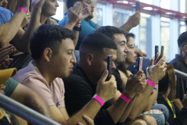 Buena cantidad de público en el Rosario Arena Sports
