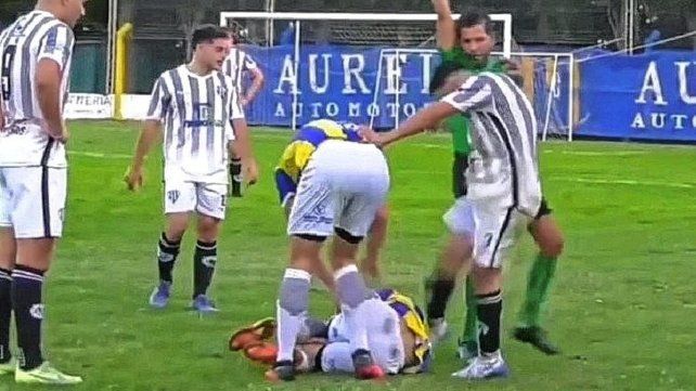 El partido entre Centenario de San José de la Esquina y Cafferatense no terminó bien por una brutal agresión que opacó la jornada en el sur provincial.