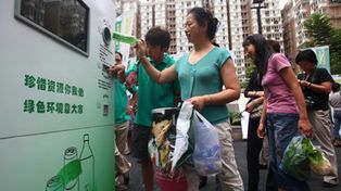 Ahora el transporte público también se puede pagar con botellas de plástico