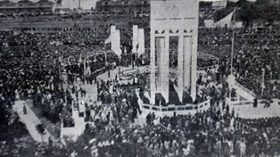 El altar monumental construido en la plaza de Córdoba y 1º de Mayo para festejar la coronación de la Virgen del Rosario en la ciudad.