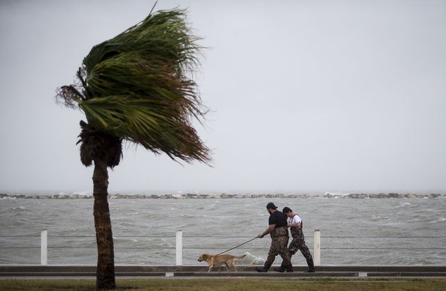 Texas espera en alerta máxima la llegada del huracán Harvey, que podría causar un gran desastre