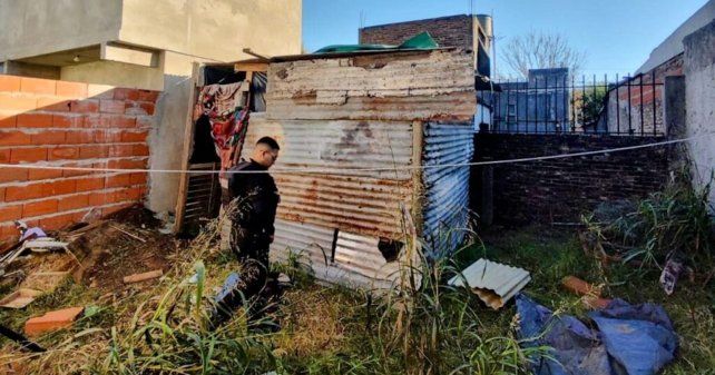 Encontraron a un nene de un año abandonado y desnudo: sus padres estaban borrachos