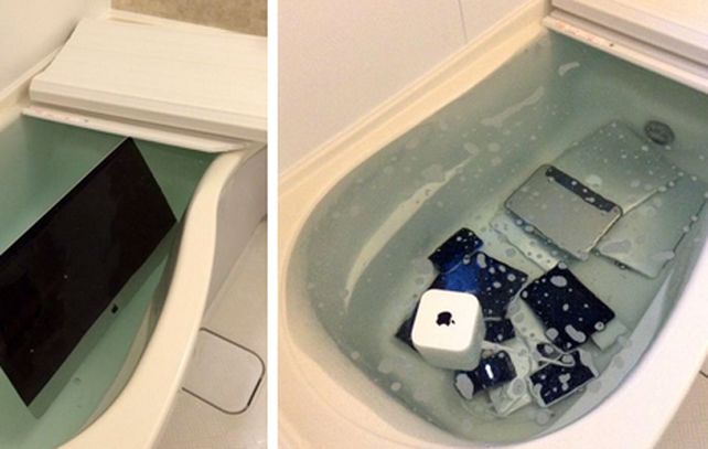 Los electrónicos de este novio infiel terminaron sumergidos en agua.