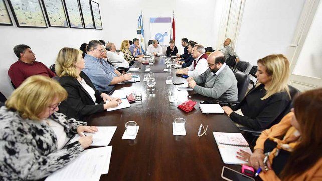 La provincia y los gremios docentes acordaron aumento 4