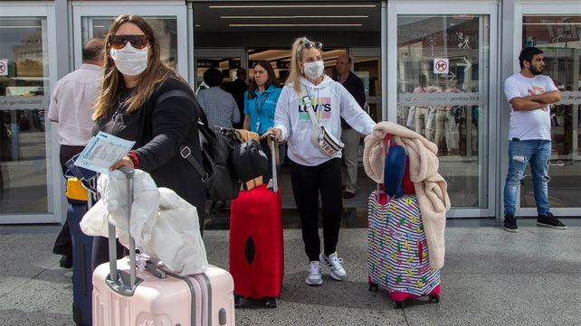 Calculan que unos 800 santafesinos están varados en el exterior y buscan volver al país
