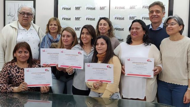 El reconocimiento tuvo lugar en el despacho del intendente firmatense Leonel Maximino.