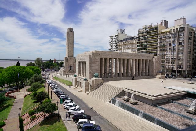 La vista al monumento que se puede ver desde el Colegio de Ingenieros.