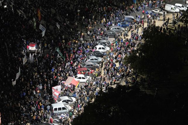 Los rosarinos dijeron presente para mostrar su hartazgo por las quemas.