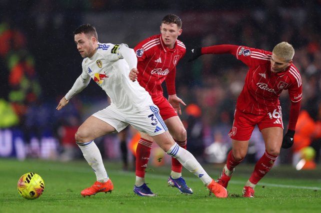 Leeds venció a Nottingham, en un duelo clave por la permanencia en la Premier League
