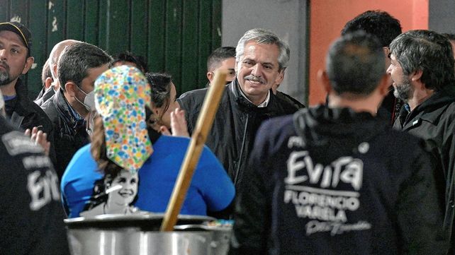 Tras llamar a la unidad, Alberto Fernández subió a cantar