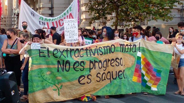 Una de las tantas movilizaciones realizadas en la ciudad en reclamo de que el debate sobre humedales se concrete en el Congreso. 